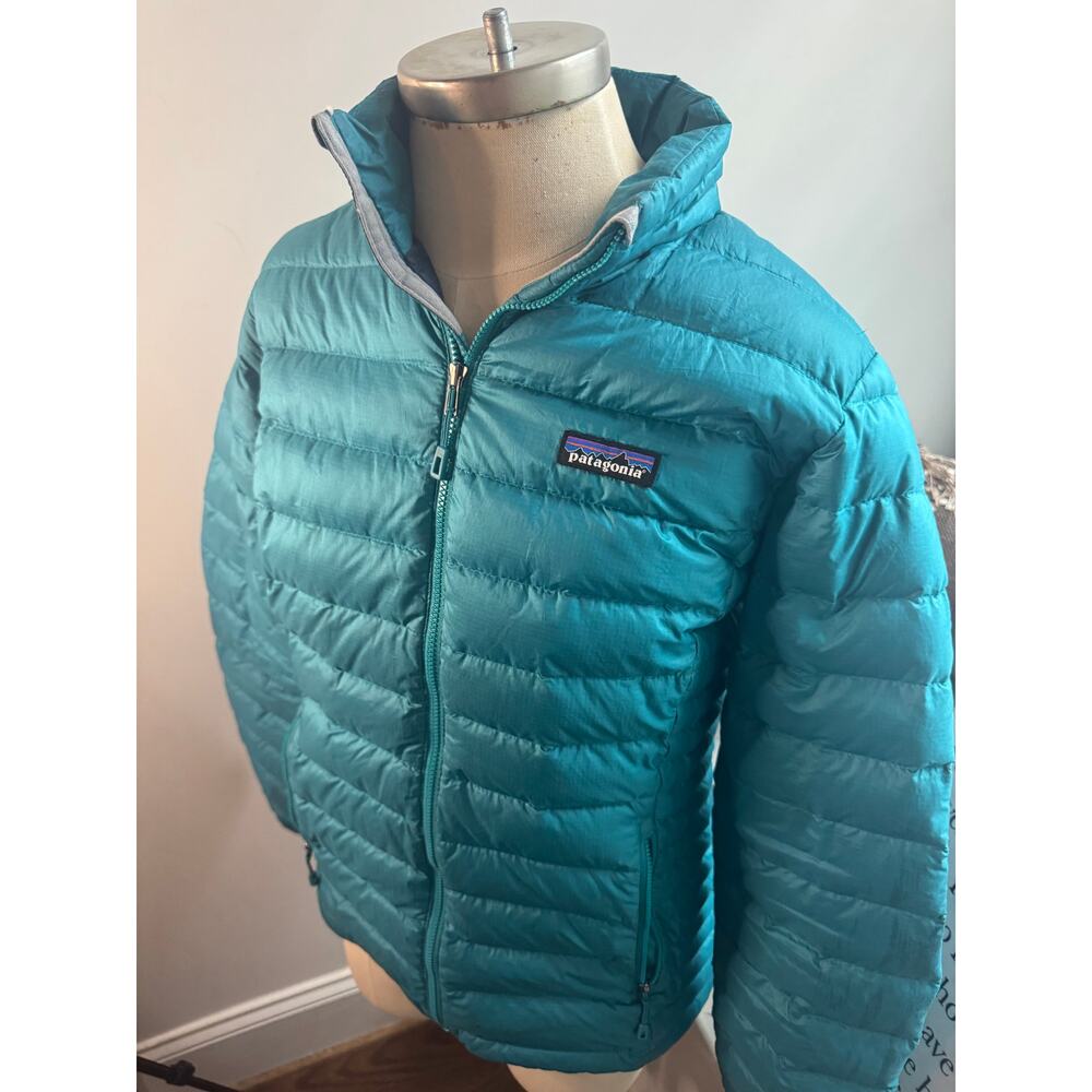 Patagonia Women's Puffer Jacket - Picture 2 of 4